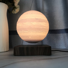 Indlæs billede til gallerivisning Magnetisk levitation og 3D-printing skaber et imponerende kunstværk. Lampe svæver lydløst og roterer, tilpasselig farve og nem betjening