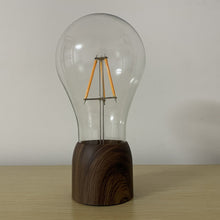 Lade das Bild in den Galerie-Viewer, Billede af pære - LED-pære til svævende bordlampe, skaber en varm og beroligende belysning
